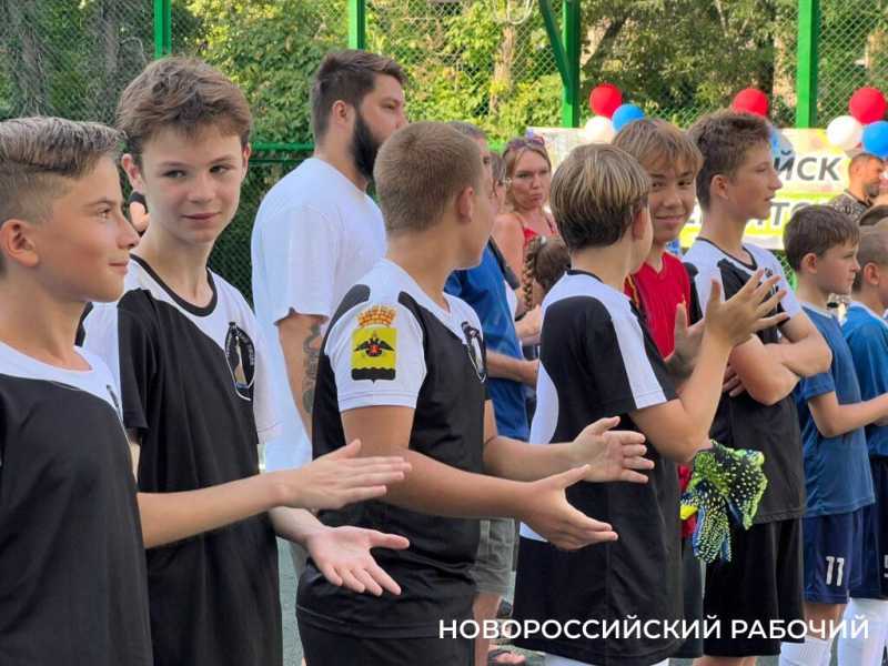 В центре Новороссийска открыли спортивную площадку