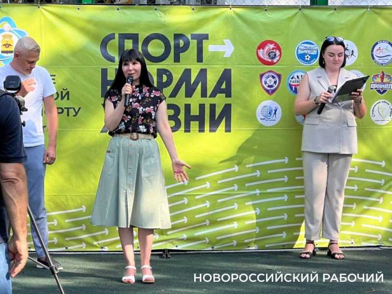 В центре Новороссийска открыли спортивную площадку