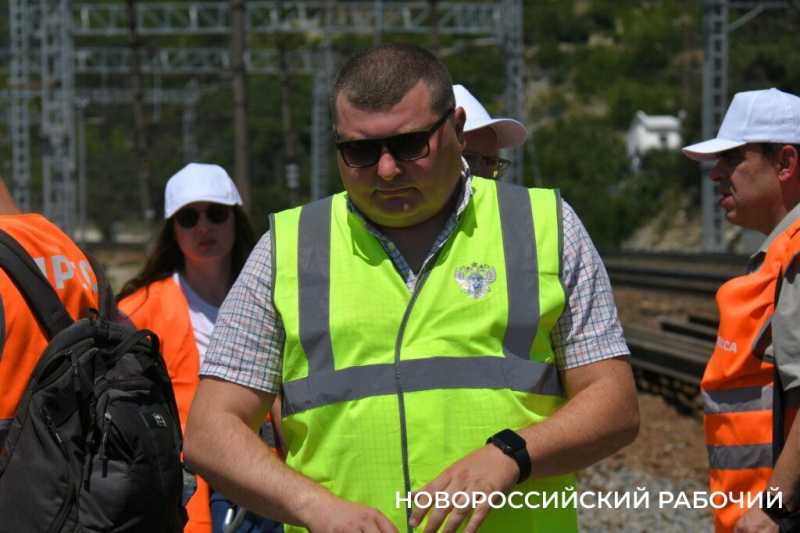 В Новороссийск строят новые железнодорожные пути, мосты и даже тоннель