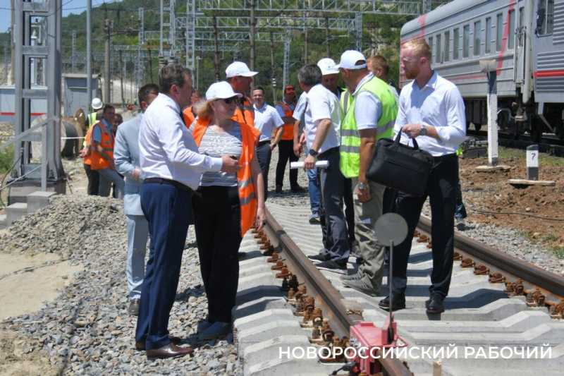 В Новороссийск строят новые железнодорожные пути, мосты и даже тоннель