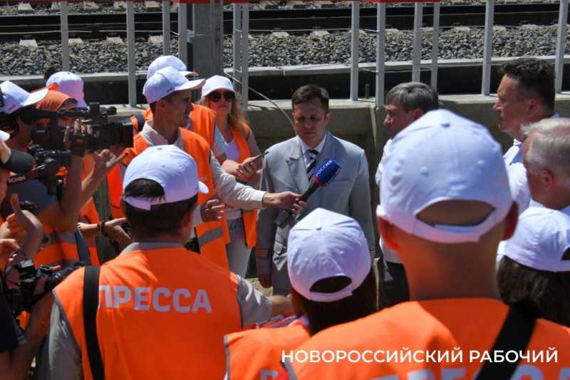 В Новороссийск строят новые железнодорожные пути, мосты и даже тоннель