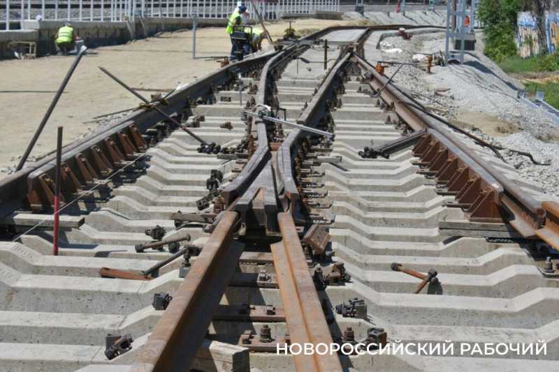 В Новороссийск строят новые железнодорожные пути, мосты и даже тоннель