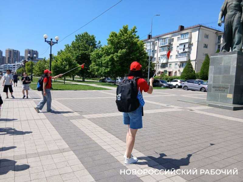 В Новороссийске детям в наушниках рассказывают про «дяденьку в треуголке»