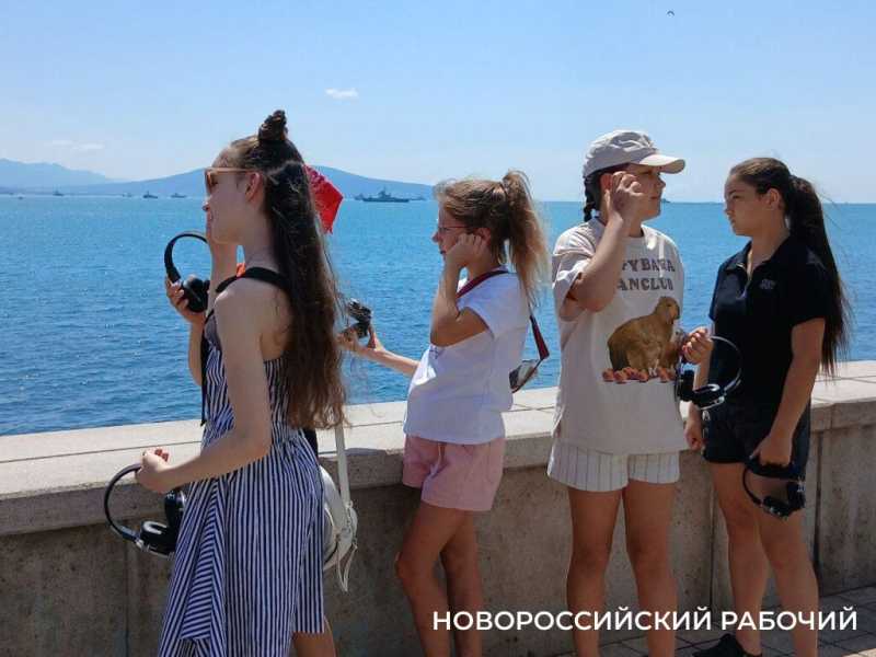 В Новороссийске детям в наушниках рассказывают про «дяденьку в треуголке»