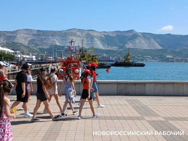 В Новороссийске детям в наушниках рассказывают про «дяденьку в треуголке»