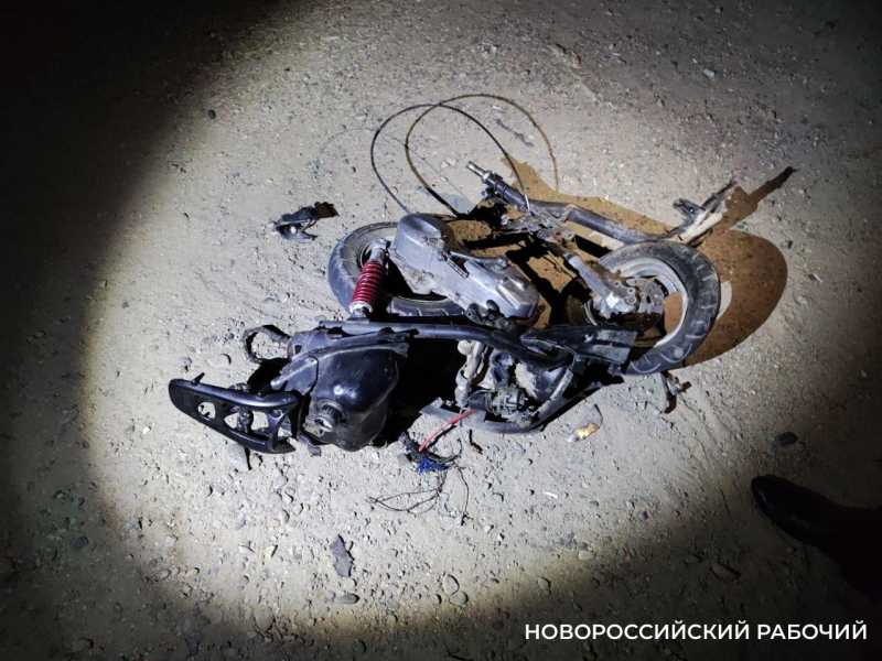 В Новороссийске иномарка сбила мопед. Погиб 16-летний подросток