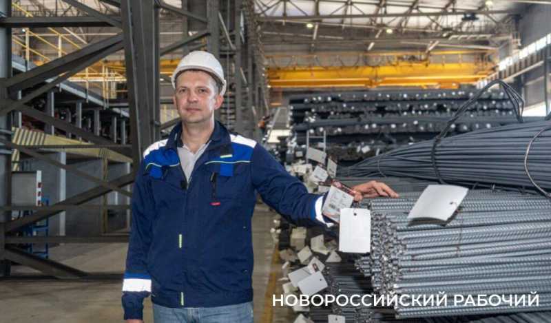 В Новороссийске металлурги с высшим образованием карьеру начинают подручным сталевара