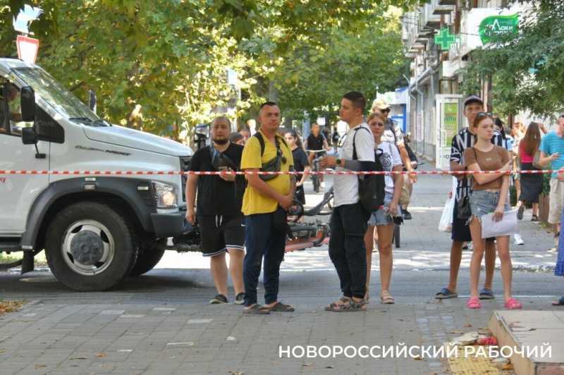 В Новороссийске образовалась жуткая пробка. Перекрыта центральная магистраль