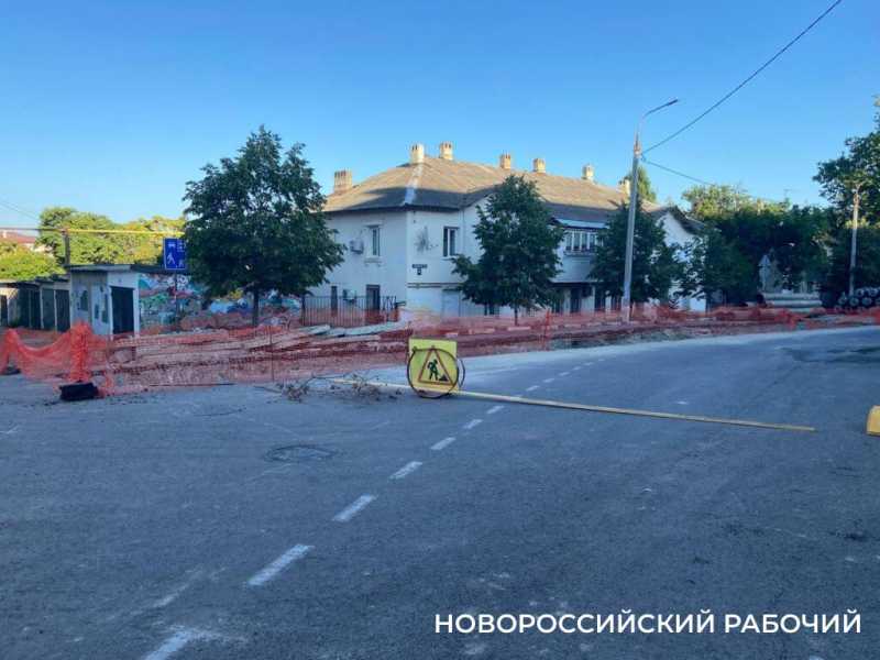 В Новороссийске перерыта улица Суворовская. С проездом все сложно