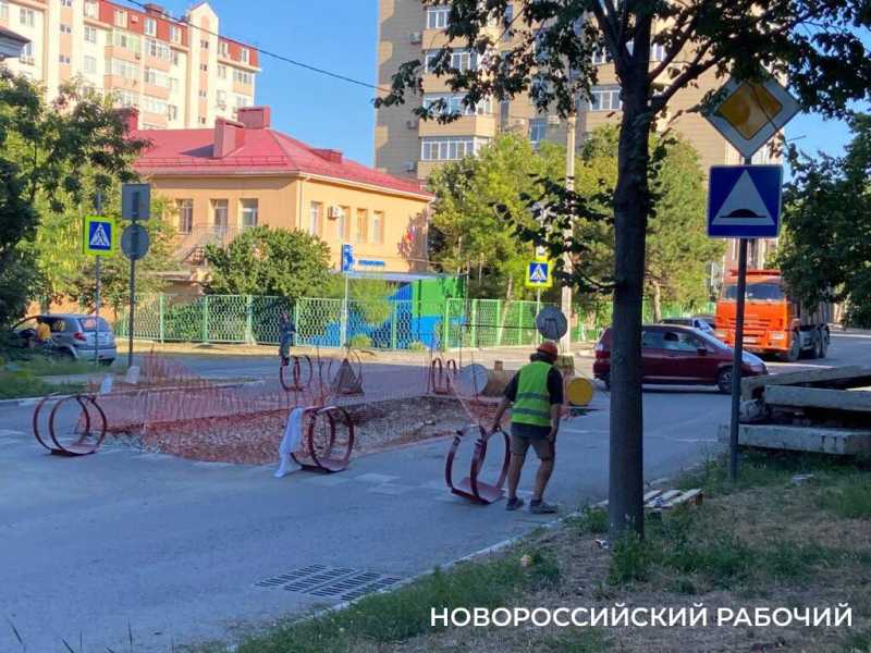 В Новороссийске перерыта улица Суворовская. С проездом все сложно