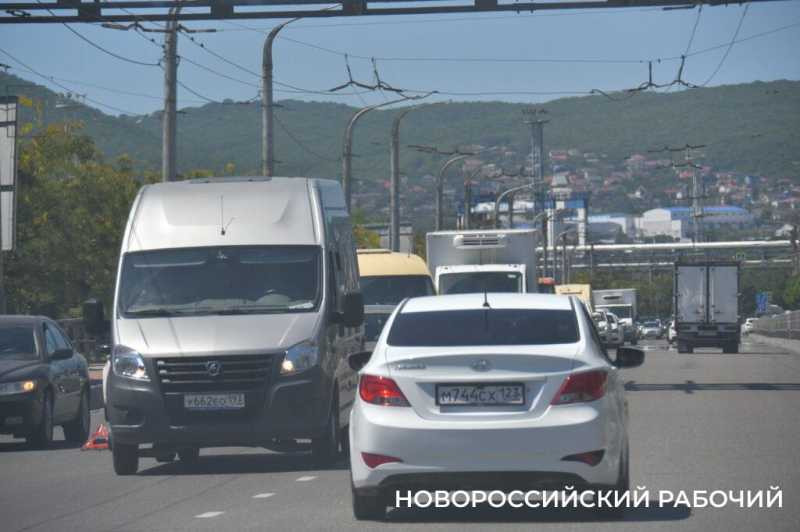В Новороссийске пятница. Город встал в пробках