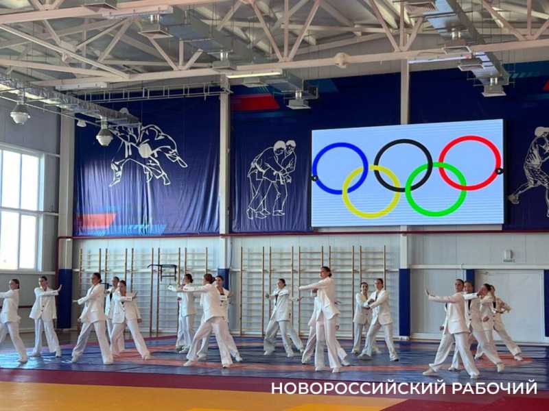 В Новороссийске привезли факел Олимпиады народов мира