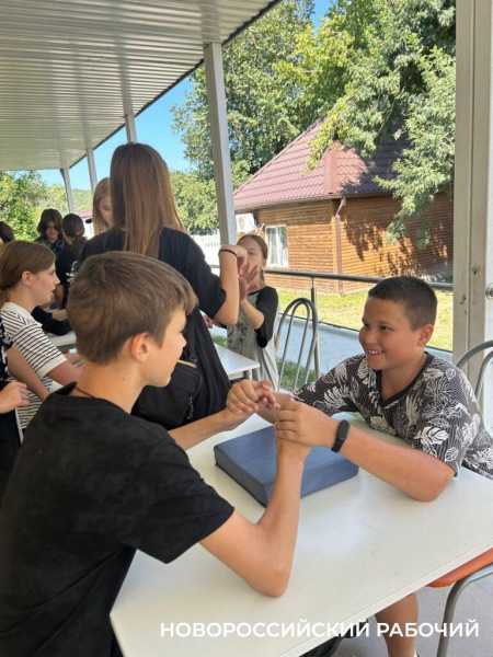 В Новороссийске прошли соревнования по &laquo;русскому армрестлингу&raquo;, который изобрел новороссиец