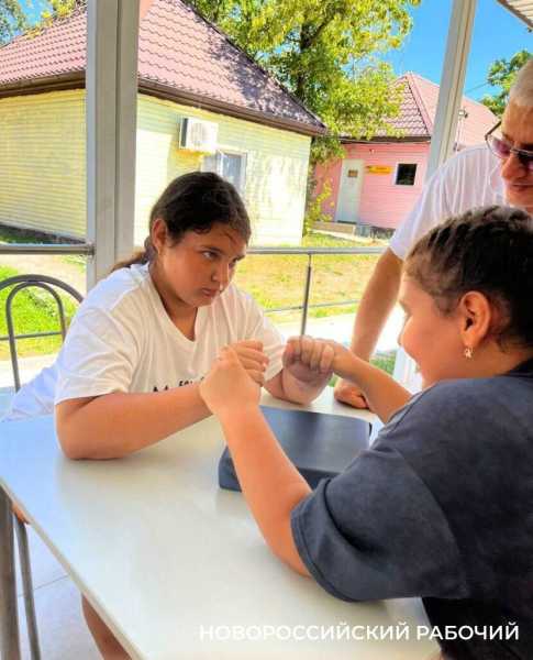 В Новороссийске прошли соревнования по &laquo;русскому армрестлингу&raquo;, который изобрел новороссиец