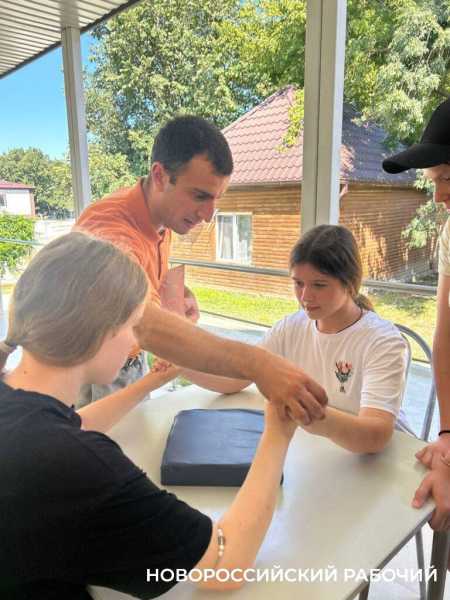 В Новороссийске прошли соревнования по &laquo;русскому армрестлингу&raquo;, который изобрел новороссиец