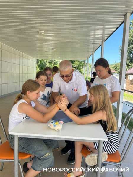 В Новороссийске прошли соревнования по &laquo;русскому армрестлингу&raquo;, который изобрел новороссиец