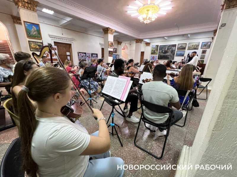 В Новороссийске симфонический оркестр отметит свой юбилей музыкой Чайковского