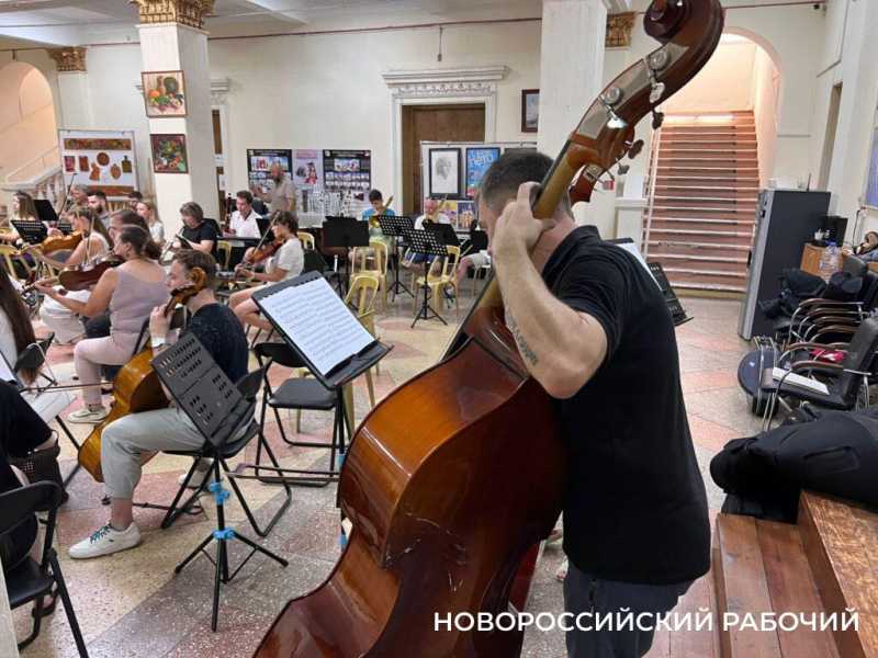В Новороссийске симфонический оркестр отметит свой юбилей музыкой Чайковского