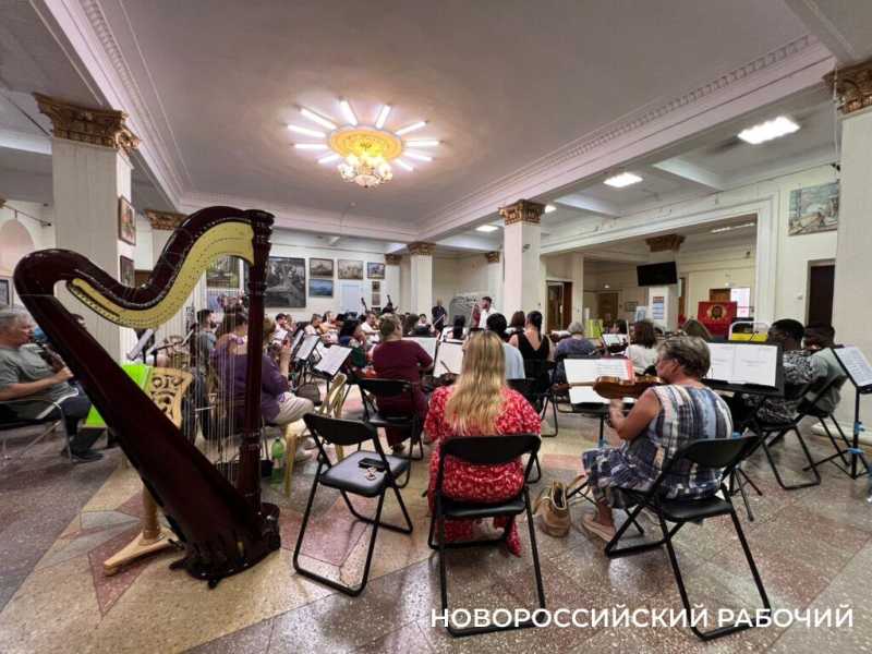 В Новороссийске симфонический оркестр отметит свой юбилей музыкой Чайковского