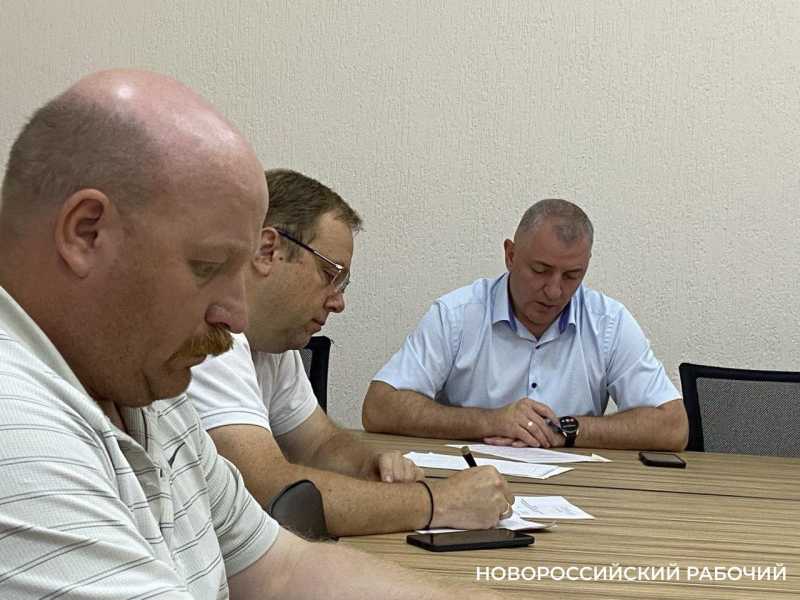 В Новороссийске водителей маршруток  отправили в «отпуск» в самый разгар сезона