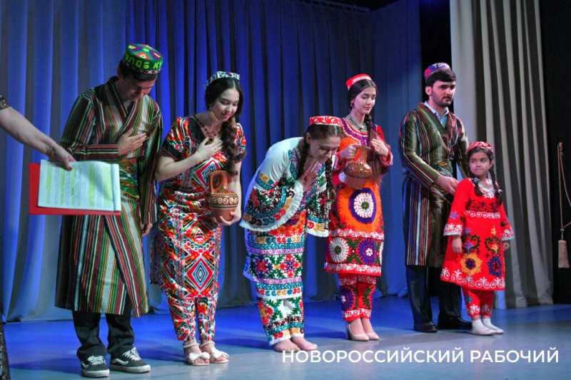 В новороссийском конкурсе «ЭтноКрасавица» участвовала девушка полиглот