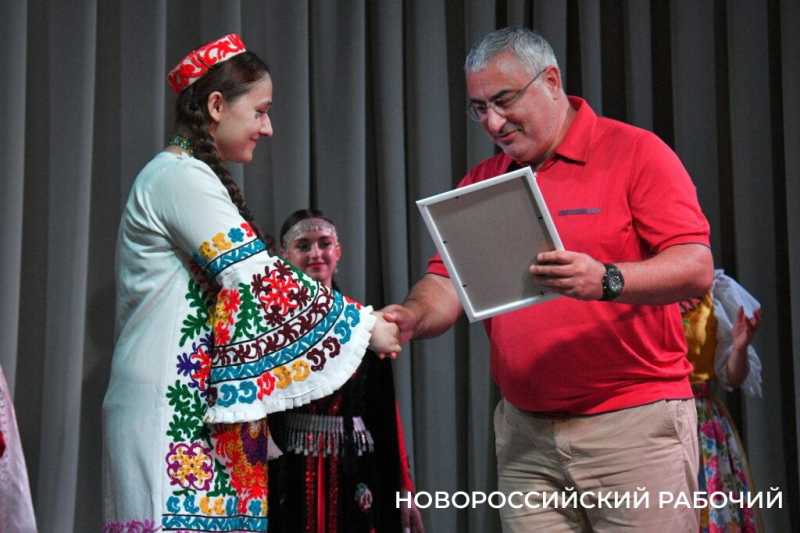В новороссийском конкурсе «ЭтноКрасавица» участвовала девушка полиглот