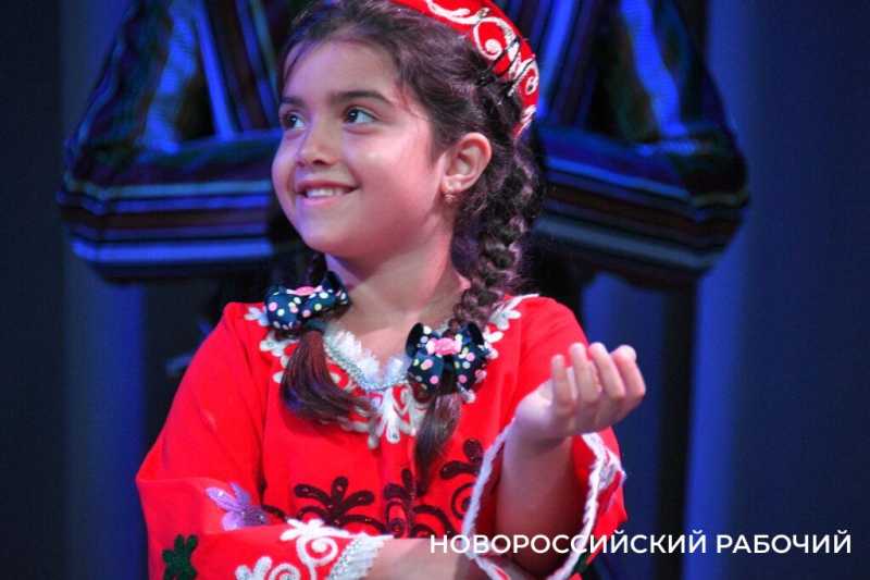 В новороссийском конкурсе «ЭтноКрасавица» участвовала девушка полиглот
