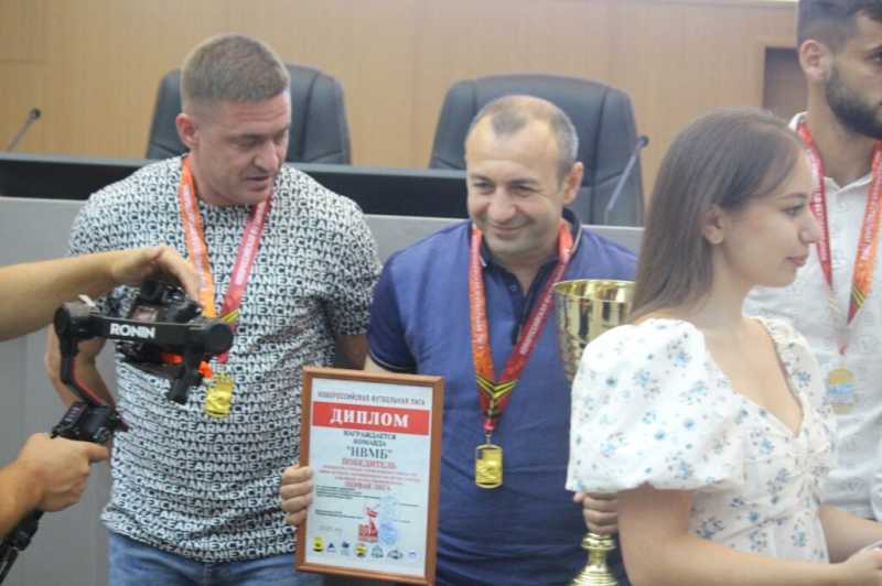Военные из Новороссийска ночью отражали атаку БПЛА, а утром победили в футбольном матче. Футболисты-любители подвели итоги сезона