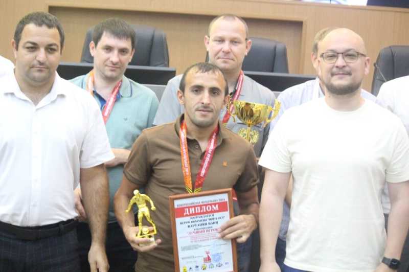 Военные из Новороссийска ночью отражали атаку БПЛА, а утром победили в футбольном матче. Футболисты-любители подвели итоги сезона