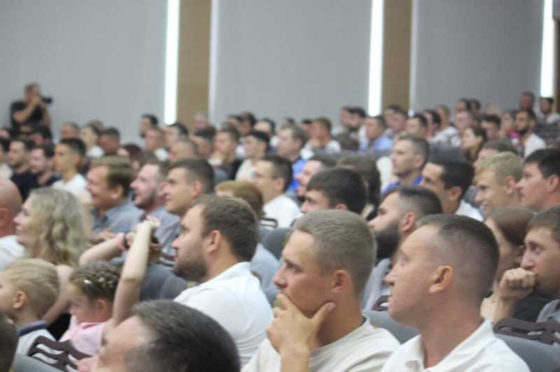Военные из Новороссийска ночью отражали атаку БПЛА, а утром победили в футбольном матче. Футболисты-любители подвели итоги сезона