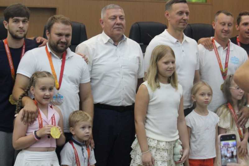 Военные из Новороссийска ночью отражали атаку БПЛА, а утром победили в футбольном матче. Футболисты-любители подвели итоги сезона