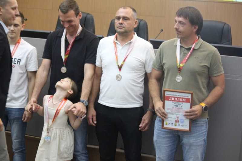 Военные из Новороссийска ночью отражали атаку БПЛА, а утром победили в футбольном матче. Футболисты-любители подвели итоги сезона