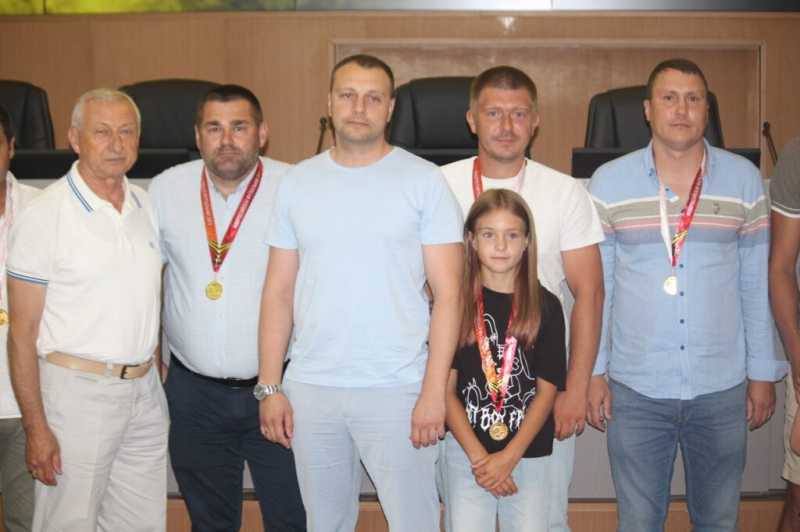 Военные из Новороссийска ночью отражали атаку БПЛА, а утром победили в футбольном матче. Футболисты-любители подвели итоги сезона