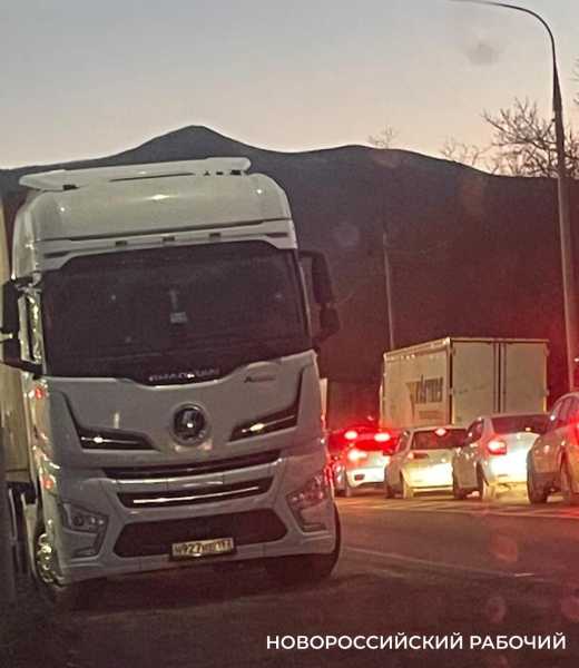 «Зачем Новороссийску этот склад?» Глава города «не пропустил» новое строительство
