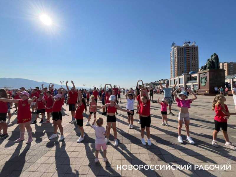 День физкультурника в Новороссийске объединил спортсменов и просто прохожих