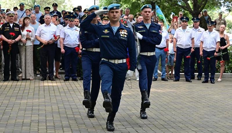 День Воздушно-десантных войск: в городе-герое Новороссийске проходят торжества в честь 95-летия со дня образования «крылатой пехоты»
