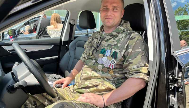 Героям – достойную жизнь: в региональном филиале фонда «Защитники Отечества» вручили ключи от автомобиля ветерану СВО из Новороссийска