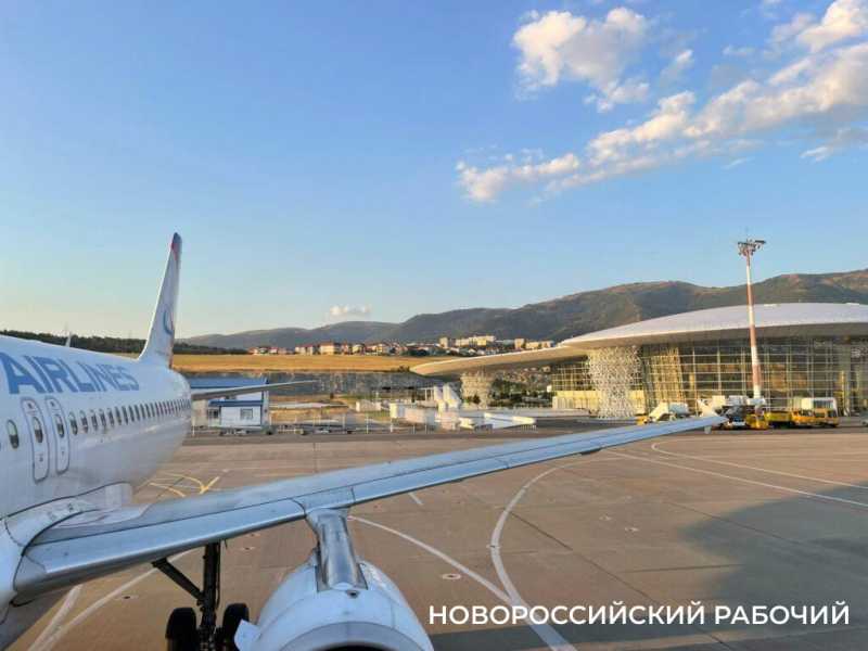 Гости и жители Новороссийска оценили соседний аэропорт – комфортно, малолюдно, дорого