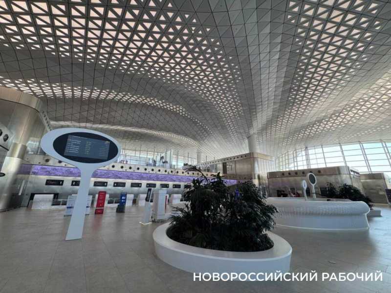 Гости и жители Новороссийска оценили соседний аэропорт – комфортно, малолюдно, дорого