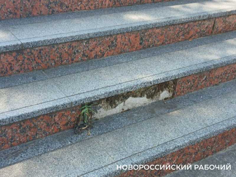 Гранитное покрытие в Ленинском парке Новороссийска восстановят в следующем году