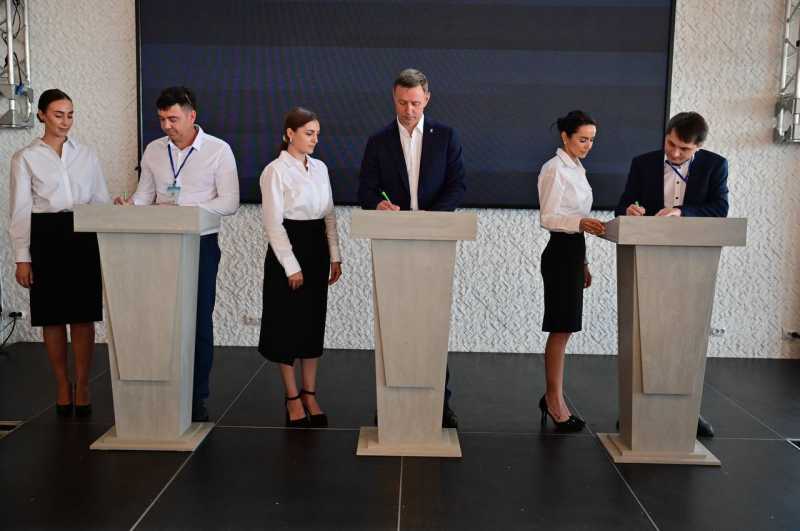 Лакомства для животных, подставки для елей. Что еще будут делать в Новороссийске?