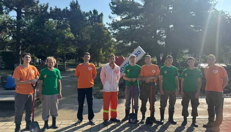 Молодежь и казаки Новороссийска помогают в ликвидации подтопления в Туапсинском районе