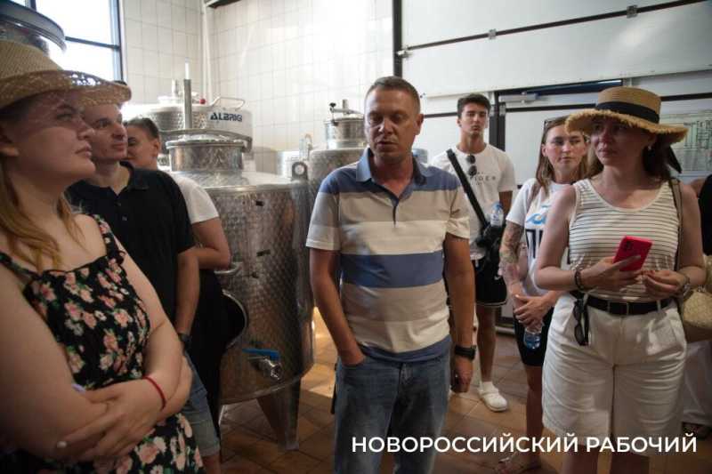 Московский подход к южному винограду. Куда поехать на выходные из Новороссийска  