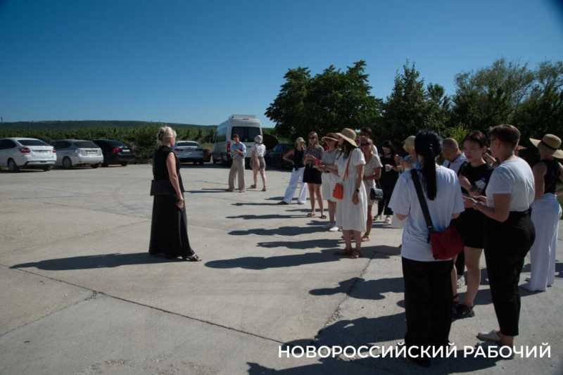 Московский подход к южному винограду. Куда поехать на выходные из Новороссийска  
