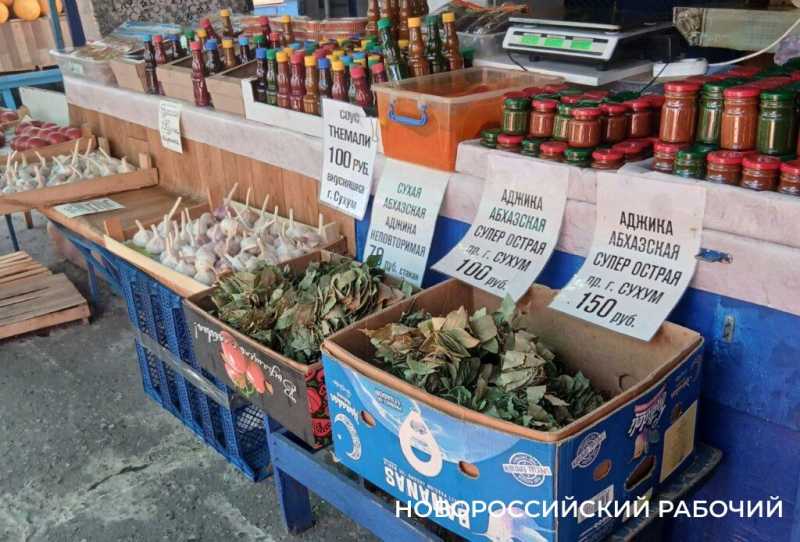 На рынке Новороссийска появился &laquo;бомба&raquo; &mdash; нектарин и аджика &laquo;неповторимая&raquo;