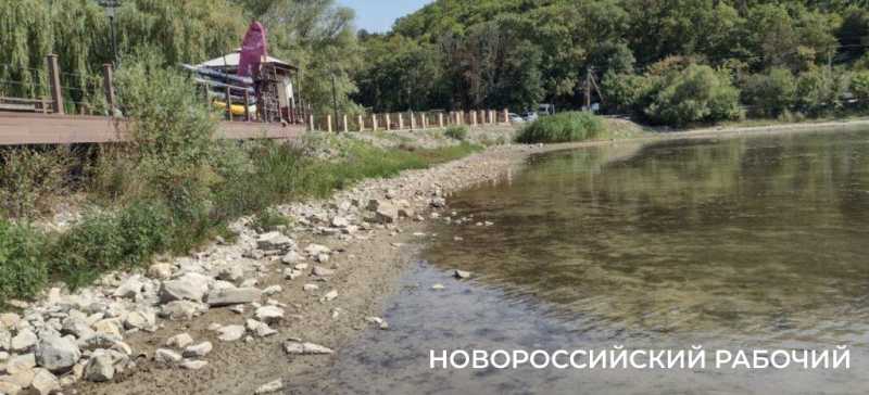 Неужели озеро Абрау в Новороссийске готовится показать свое дно?