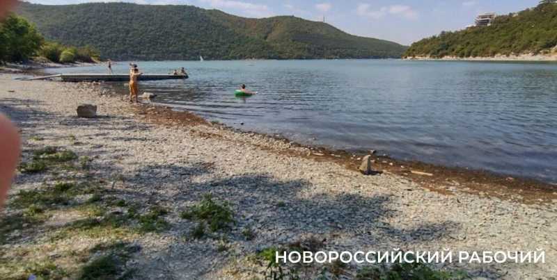 Неужели озеро Абрау в Новороссийске готовится показать свое дно?