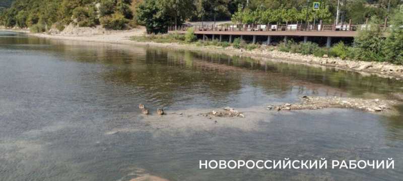 Неужели озеро Абрау в Новороссийске готовится показать свое дно?