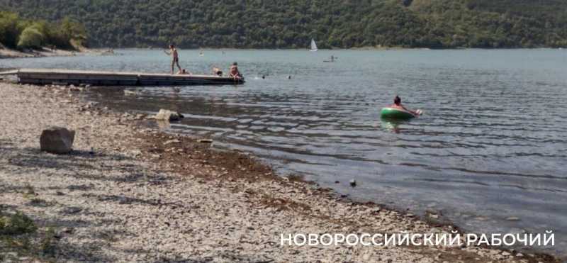 Неужели озеро Абрау в Новороссийске готовится показать свое дно?