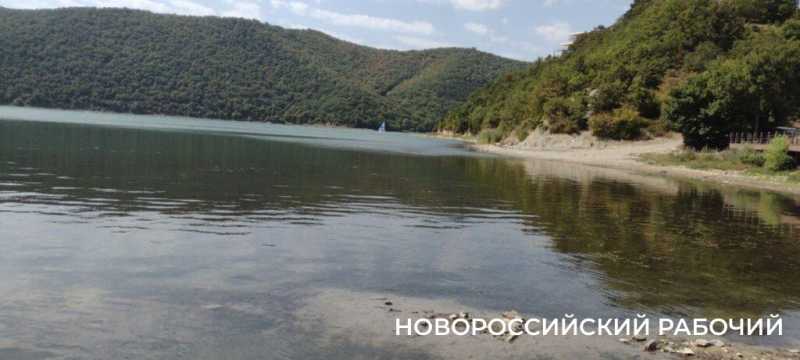 Неужели озеро Абрау в Новороссийске готовится показать свое дно?